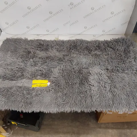 FALKLAND GREY RUG // 105 X 60CM