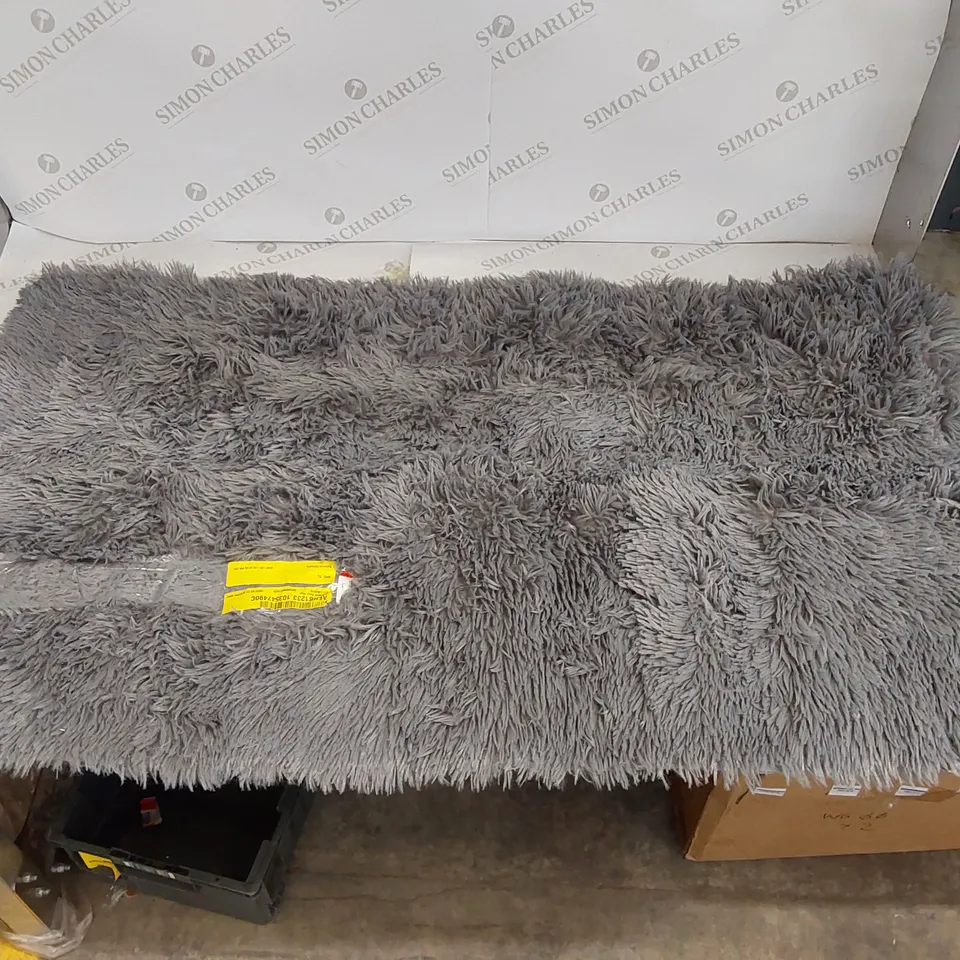 FALKLAND GREY RUG // 105 X 60CM