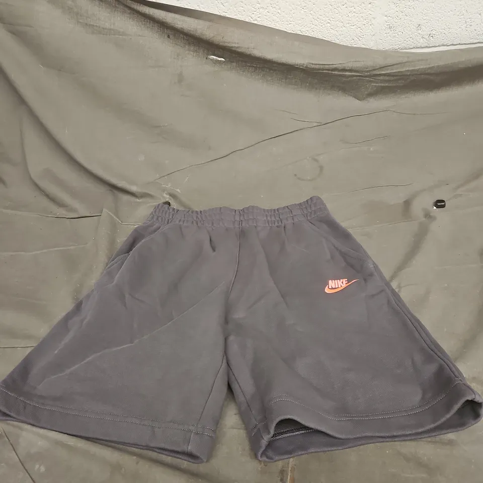 NIKE GREY SHORTS LARGE 147 - 158CM