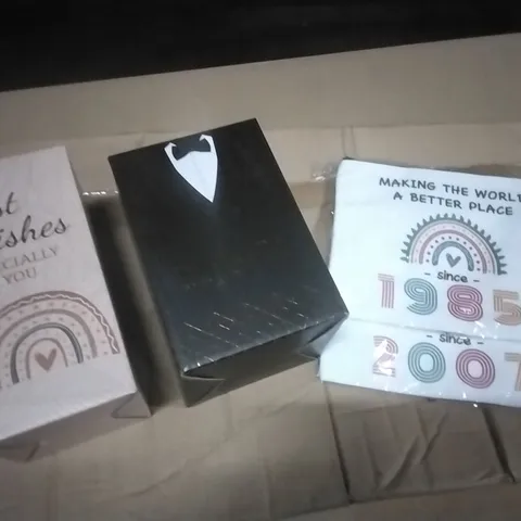 PALLET TO INCLUDE GLASSES AND ZIPPED GIFT BAG'S 