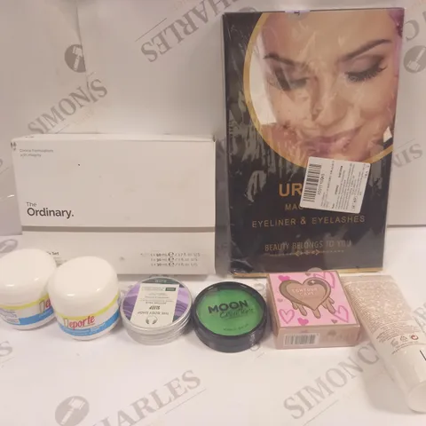 BOX OF APPROXIMATELY 20 ASSORTED COSMETIC ITEMS TO INCLUDE THE ORDINARY DAILY SET, CONTOUR CAKE BY PINK HONEY, PINEAPPLE FACIAL SCRUB ETC