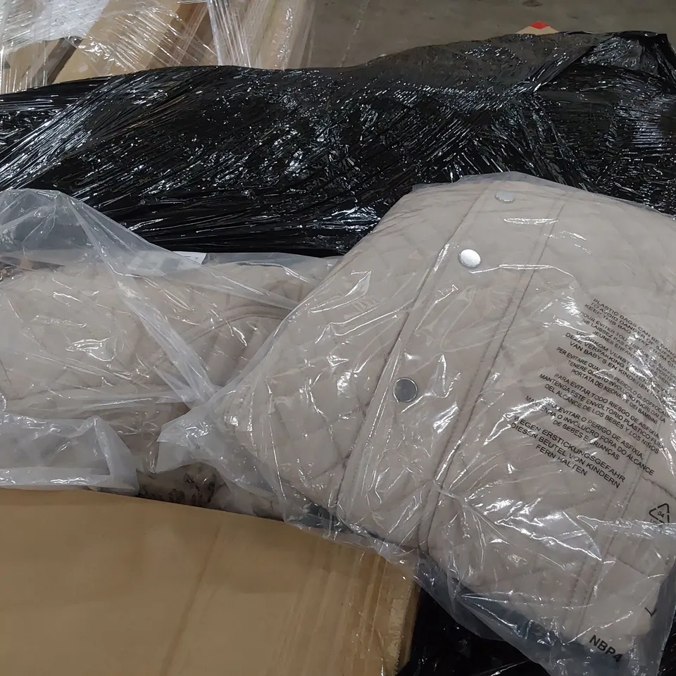 PALLET OF APPROXIMATELY 118 ASSORTED RUTH LANGSFORD PADDED JACKETS