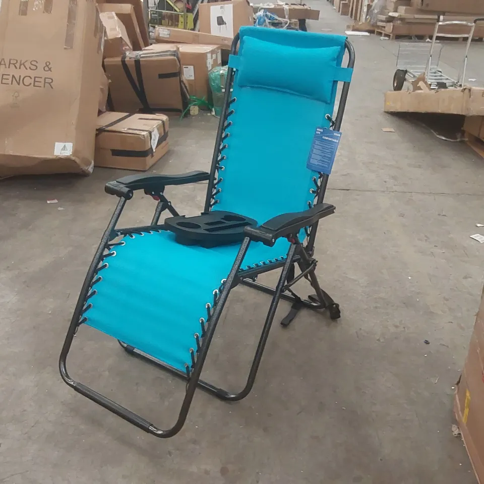 BOXED PAIR OF YAHEETECH SUN LOUNGERS - LIGHT BLUE