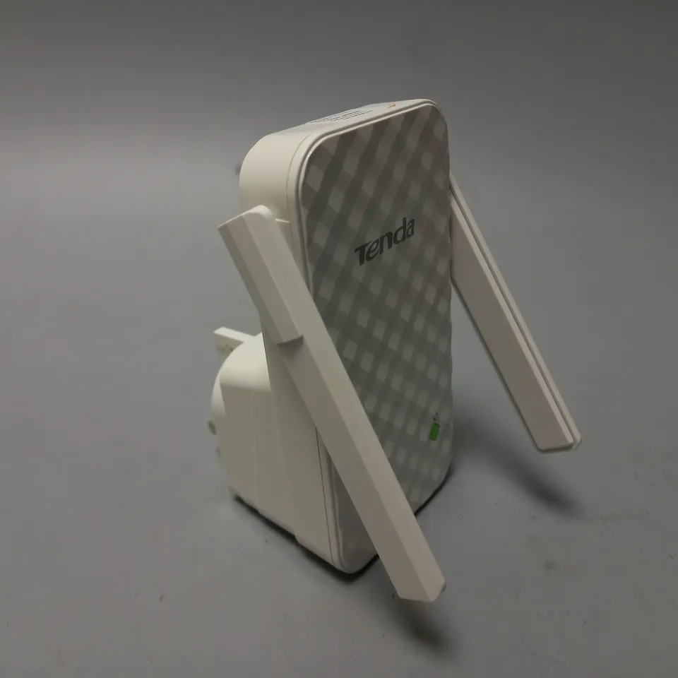 BOXED TENDA WIRELESS N300 UNIVERSAL RANGE EXTENDER