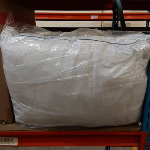 BAGGED COTTON SQUARE EDGE BOX PILLOW 