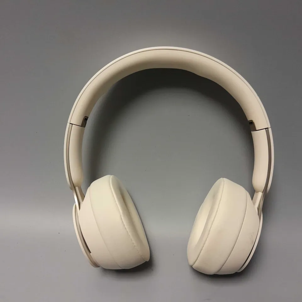 BEATS TRUE WIRELESS HEADPHONES IN WHITE