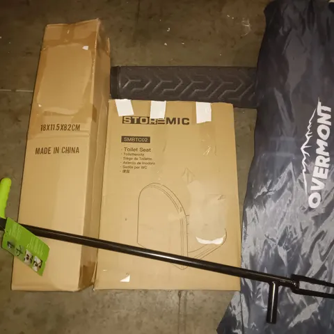 PALLET OF ASSORTED ITEMS TO INCLUDE OVERMONT FOLDING CHAIR, WEEDERS AND BOXED OFFICE CHAIR