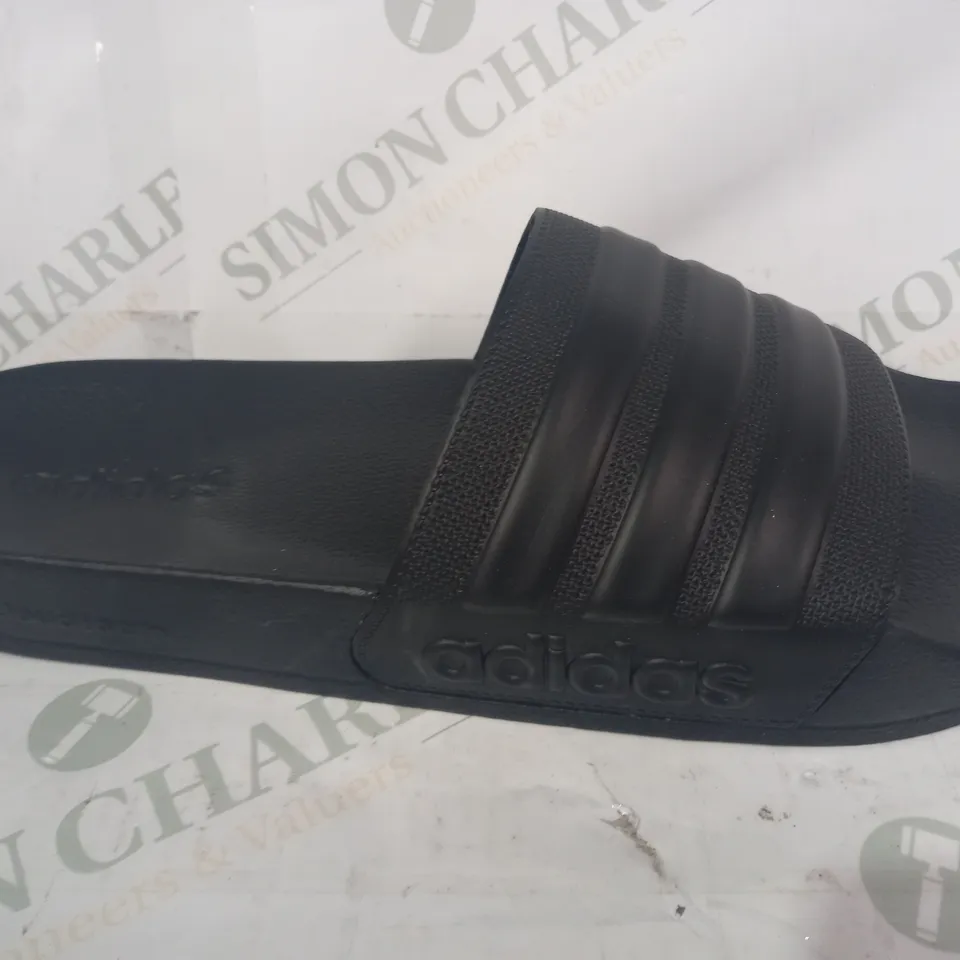 BOXED PAIR OF ADIDAS ADILETTE SHOWER SLIDERS IN BLACK UK SIZE 11