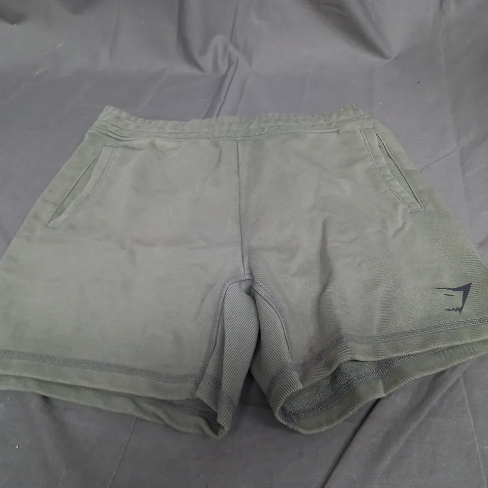 GYMSHARK HERITAGE SHORTS SIZE M