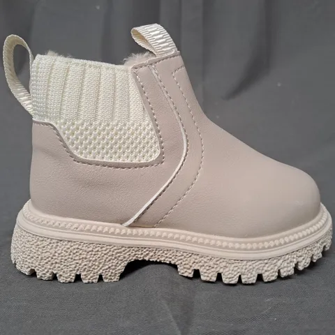 BOXED PAIR OF DESIGNER KIDS FAUX FUR LINED BOOTS IN BEIGE EU SIZE 22