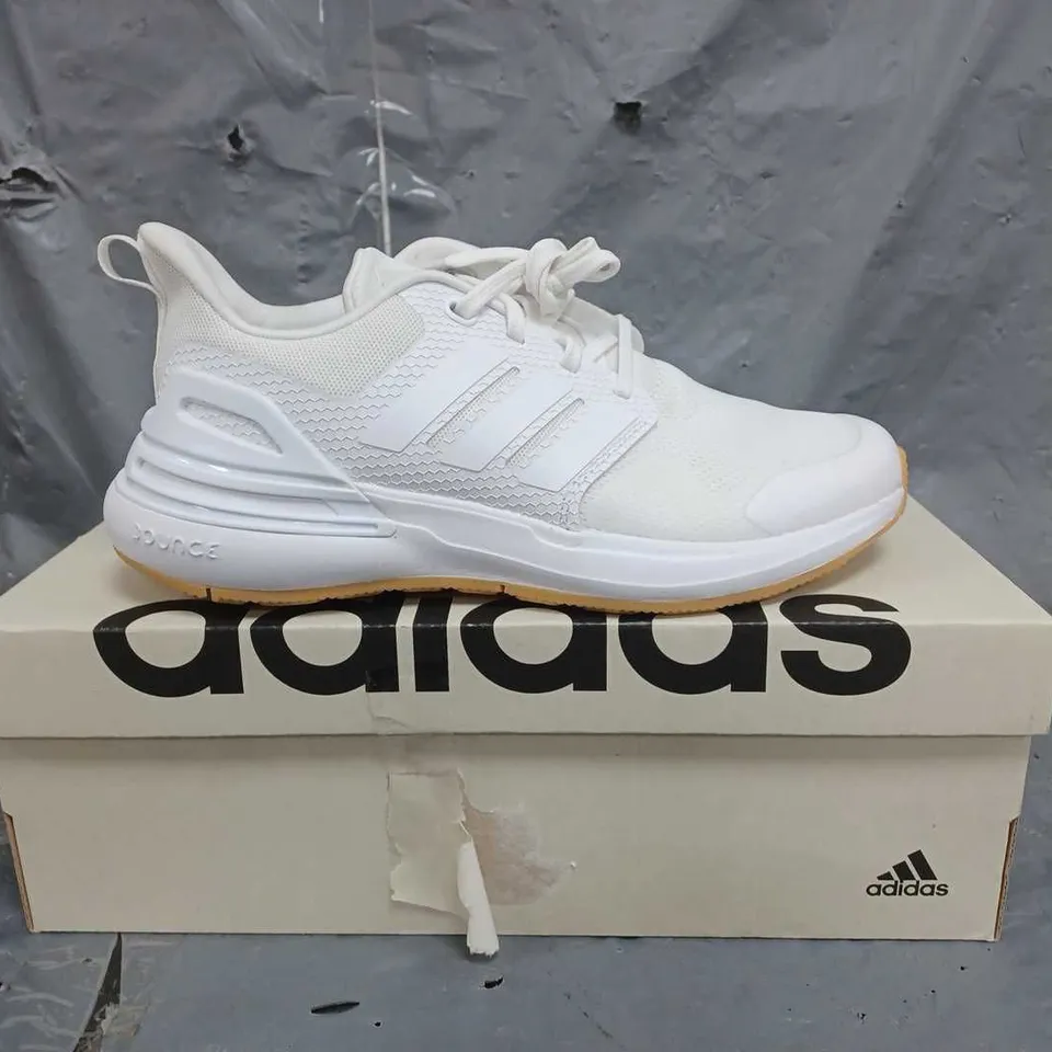 BOXED PAIR OF ADIDAS RAPIDASPORT BOUNCE RUNNING LACE TRAINERS IN WHITE SIZE UK 2 OLDER