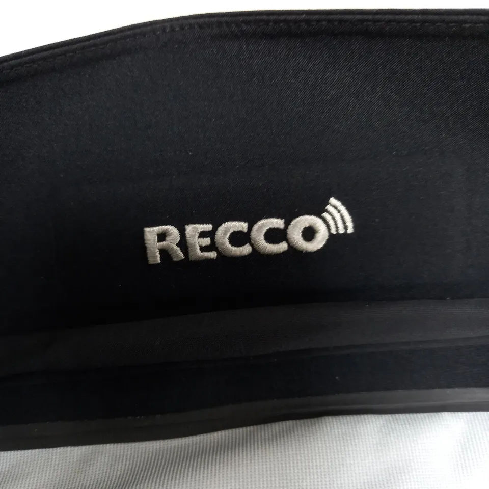 PEAK PERFORMANCE MENS GRAVITY GORE TEX JACKET IN GREY/BLACK - L