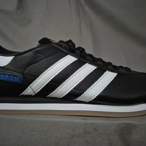 BOXED PAIR OF ADIDAS COUNTRY JAPAN SHOES IN BLACK/WHITE UK SIZE 7.5