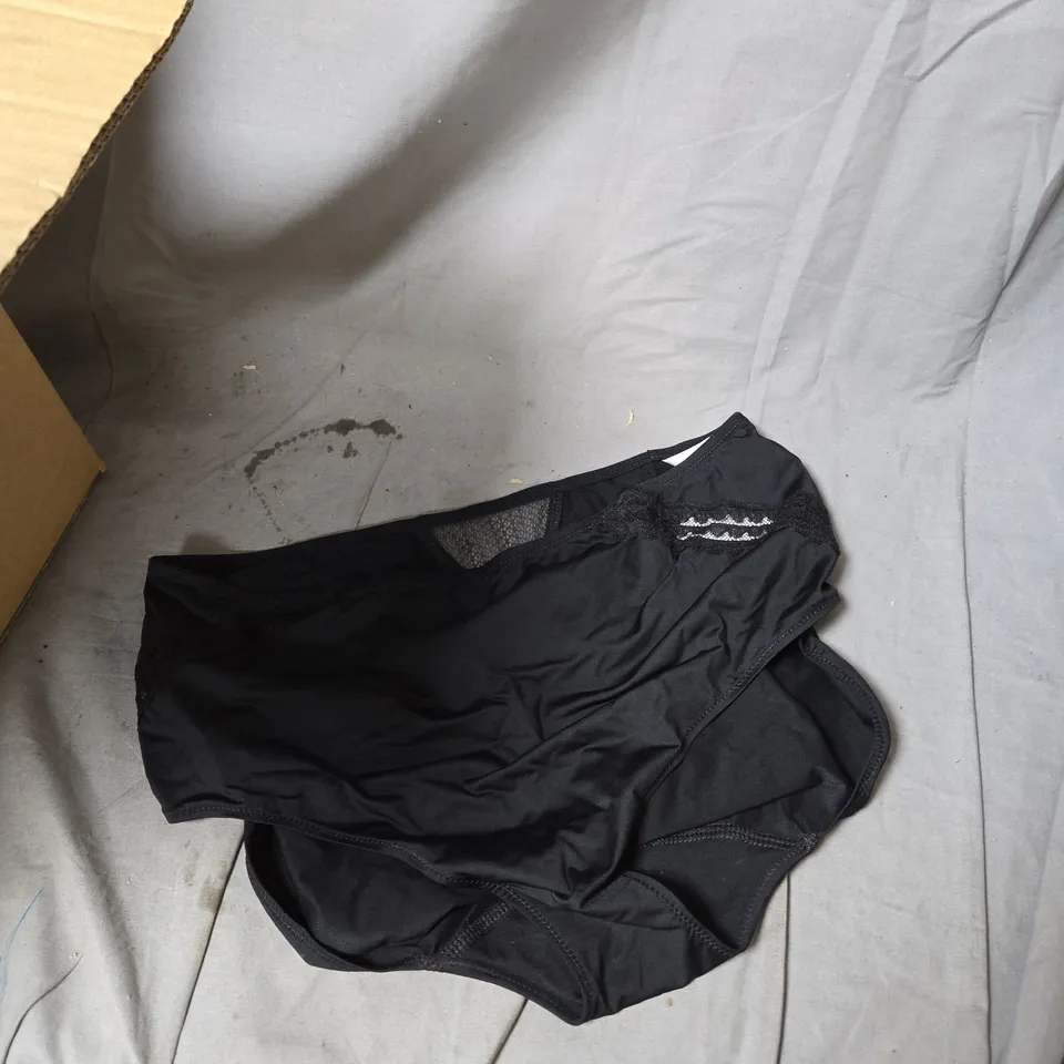 BOX OF APPROXIMATELY 25 ASSORTED CLOTHING ITEMS INCLUDING MARIE JO BRIEFS , PRIMA DONNA TWIST BRIEFS , CYBERJAMMIES KNIT TOP AND CYBERJAMMIES LEAF PRINT TOP