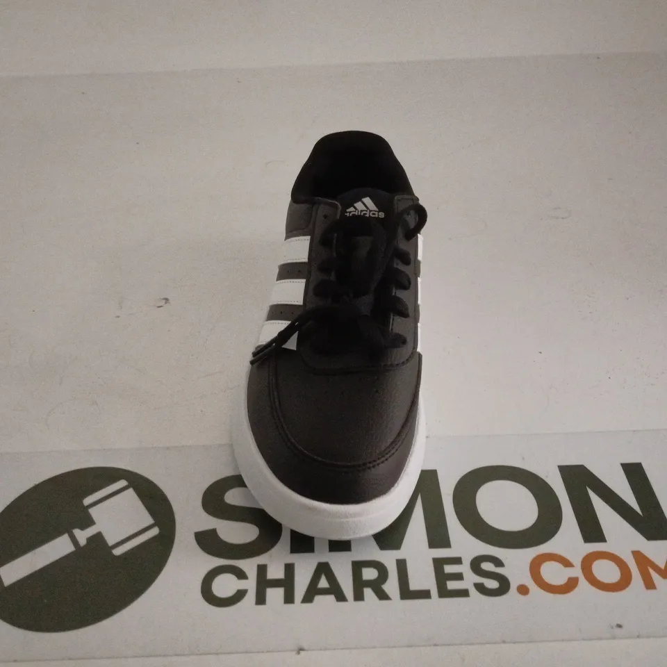 ADIDAS BLACK AND WHITE TRAINER SIZE 7
