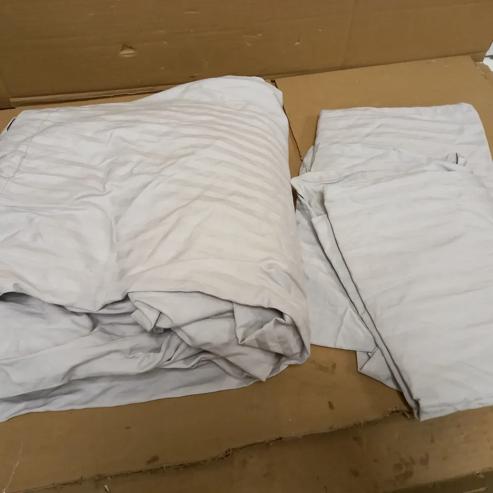 LUXURY 300TC SOFT TOUCH SATEEN STRIPE DUVET GREY KING