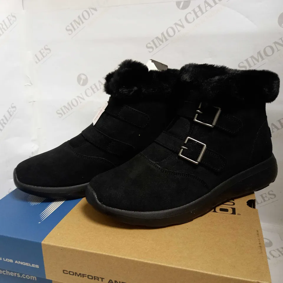 SKECHERS WINTER ON THE GO FAUX FUR TRIM BLACK BOOTS - UK SIZE 8