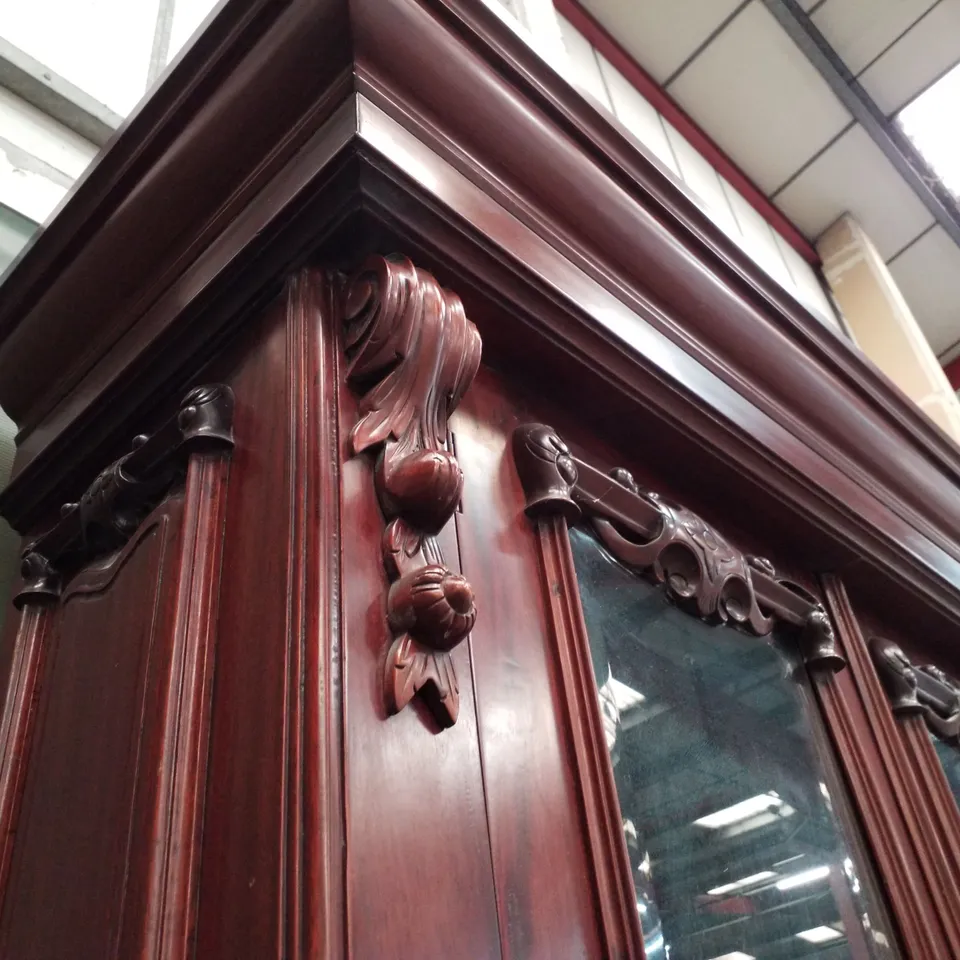 VICTORIAN MAHOGANY VENEER PART GLAZED LOCKABLE BOOKCASE WITH CUPBOARD