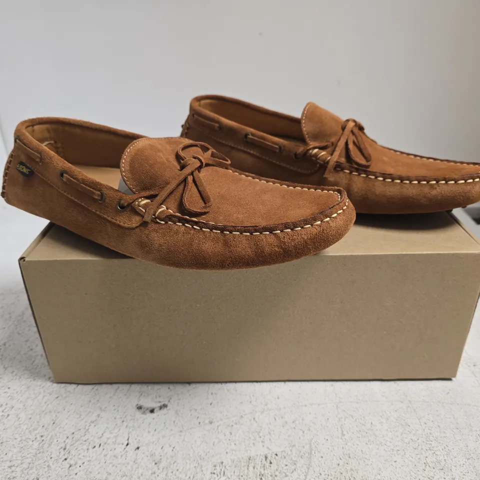 BOXED PAIR OF & SONS DESERT MOCCASIN LOAFERS IN TAN SIZE UK 9