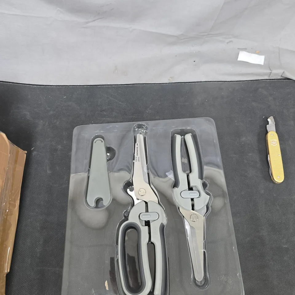 PAIR OF GREY-HANDLED HAND SHEARS 