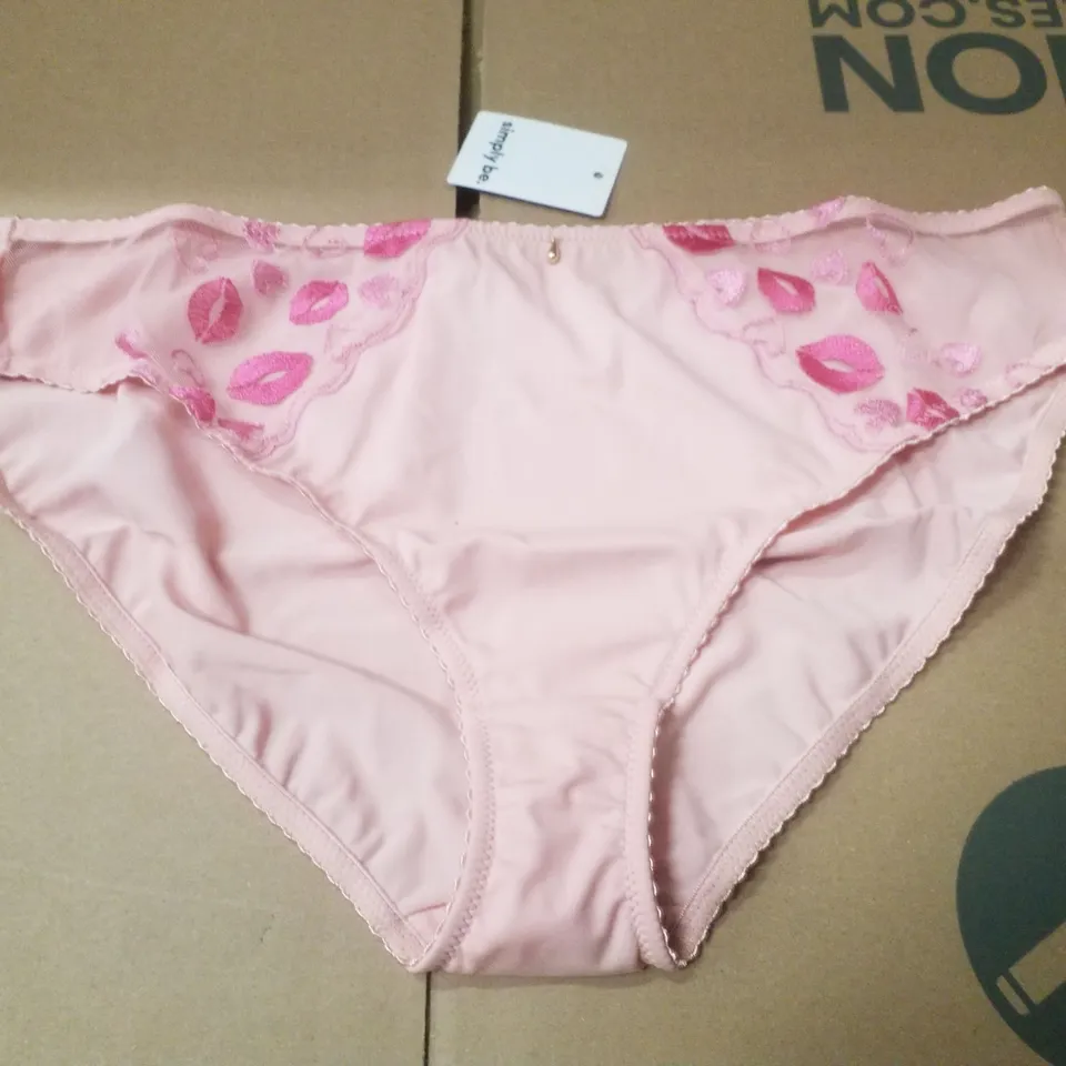 BOX CONTAINING APPROXIMATELY 76 BRAND NEW SIMPLY BE PINK HEART LIOS BRIEFS - SIZE 18
