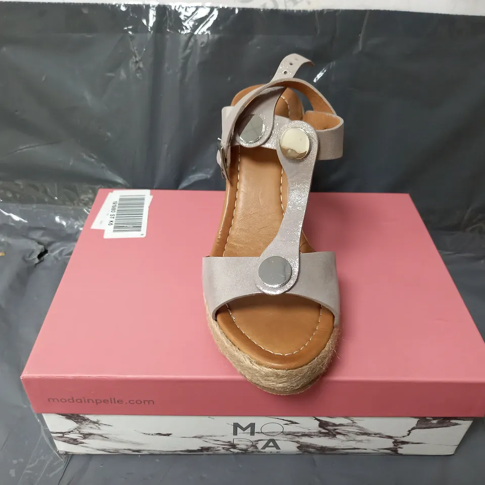 BOXED MODA IN PELLE PARRIS STONE METALLIC LEATHER HIGH HEELS - SIZE 6