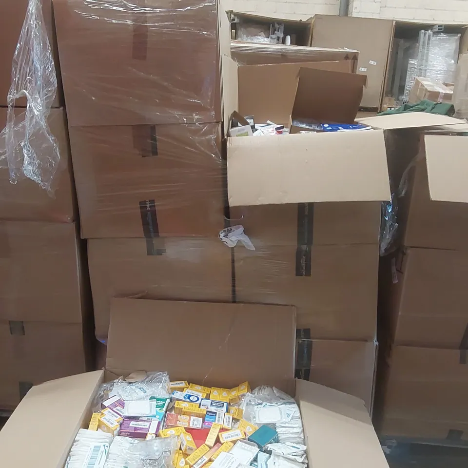 PALLET CONTAINING A LARGE QUANTITY OF