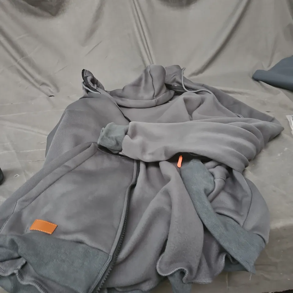 BOX OF APPROXIMATELY 25 ASSORTED CLOTHING ITEMS INCLUDING CASTORE SOCKS , SOFT TOUCH GREY HOODY AND PUFFER JACKET 