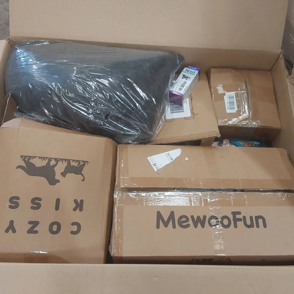 PALLET CONTAINING A VERY LARGE QUANTITY OF ASSORTED PET PRODUCTS