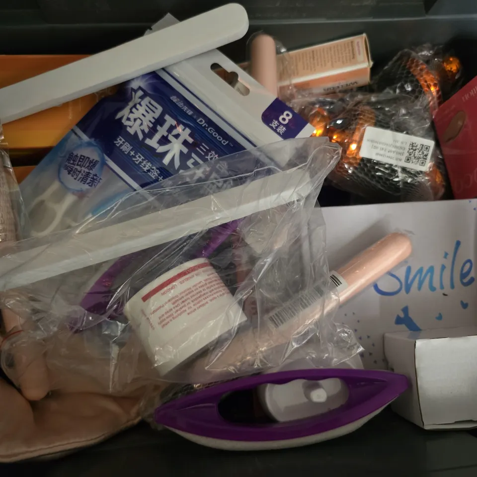 APPROXIMATEY 15 HEALTH AND BEAUTY PRODUCTS TO INCLUDE FLOSS STICKS, EZYSMILE KIT, AND NASAL STICKS ETC. - COLLECTION ONLY