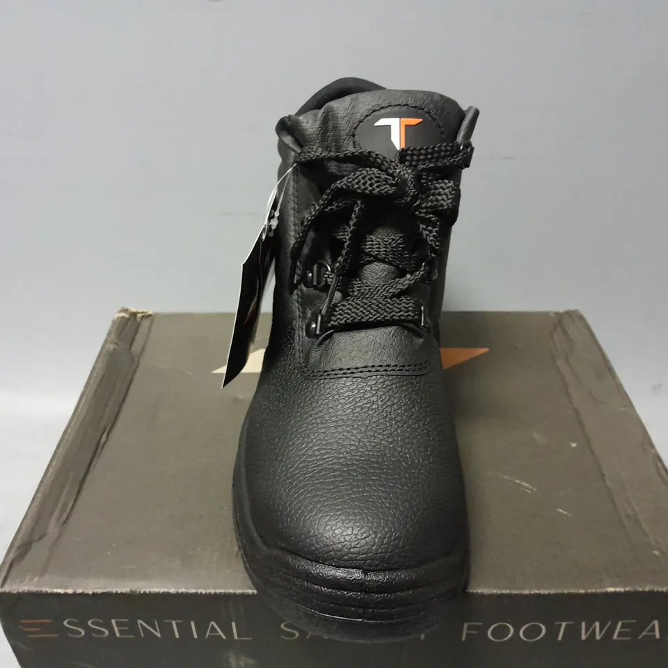 TUFFKING DELTA SAFETY CHUKKA BOOT STEEL TOECAP IN BLACK - SIZE 9