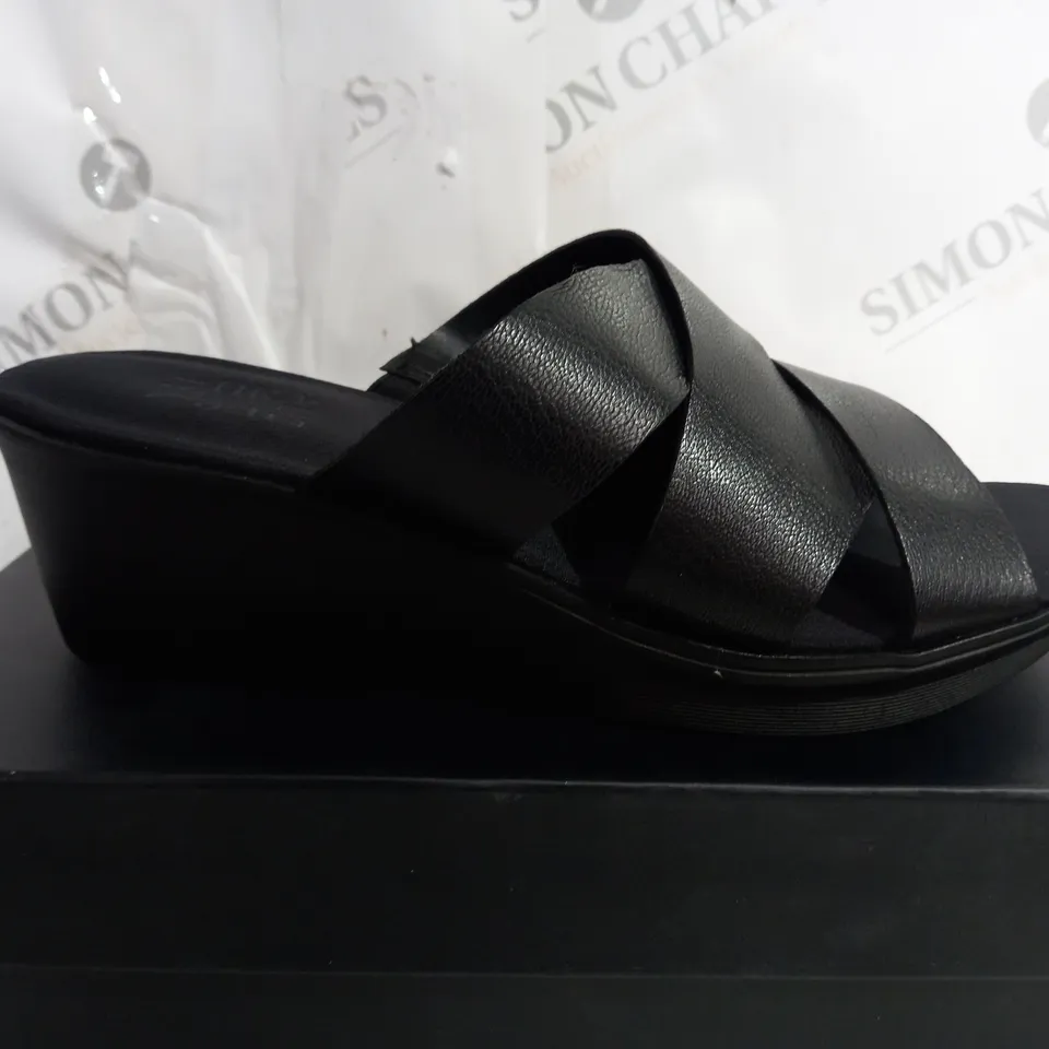 BOXED NATURALIZER HIGH HEELED OPEN TOE RIPPLE SHOES - SIZE 6