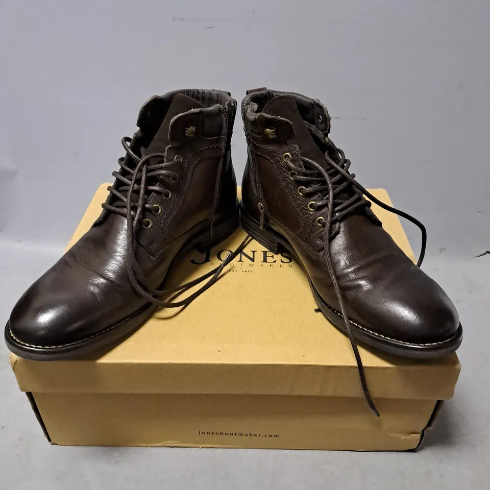 BOXED PAIR OF JONES DOCKLANDS BOOTS IN DARK BROWN SIZE 7