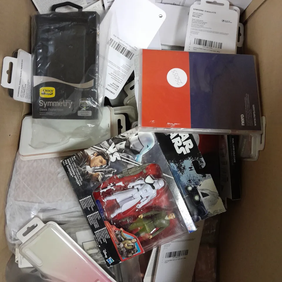 APPROXIMATELY 30 ASSORTED ELECTRICAL/HOUSEHOLD PRODUCTS TO INCLUDE PROTECTIVE SMARTPHONE COVERS, GO PRO RECHARGEABLE BATTERY, STAR WARS FIGURINE ETC 