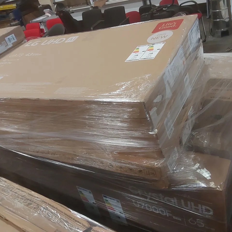 PALLET CONTAINING A LARGE QUANTITY OF ASSORTED DAMAGED TVs