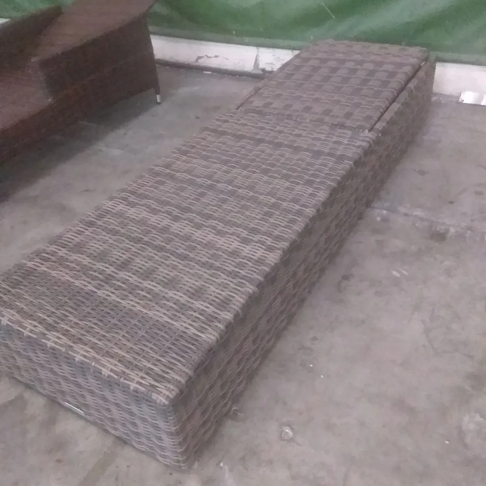 RATTAN EFFECT SUNLOUNGER BROWN 