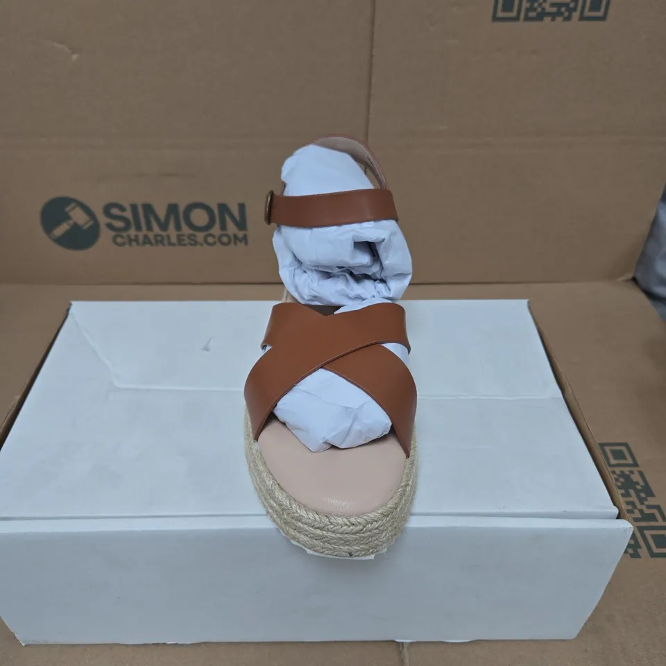 BEN DE LISI PALMA LEATHER SANDAL UK 8 BOXED