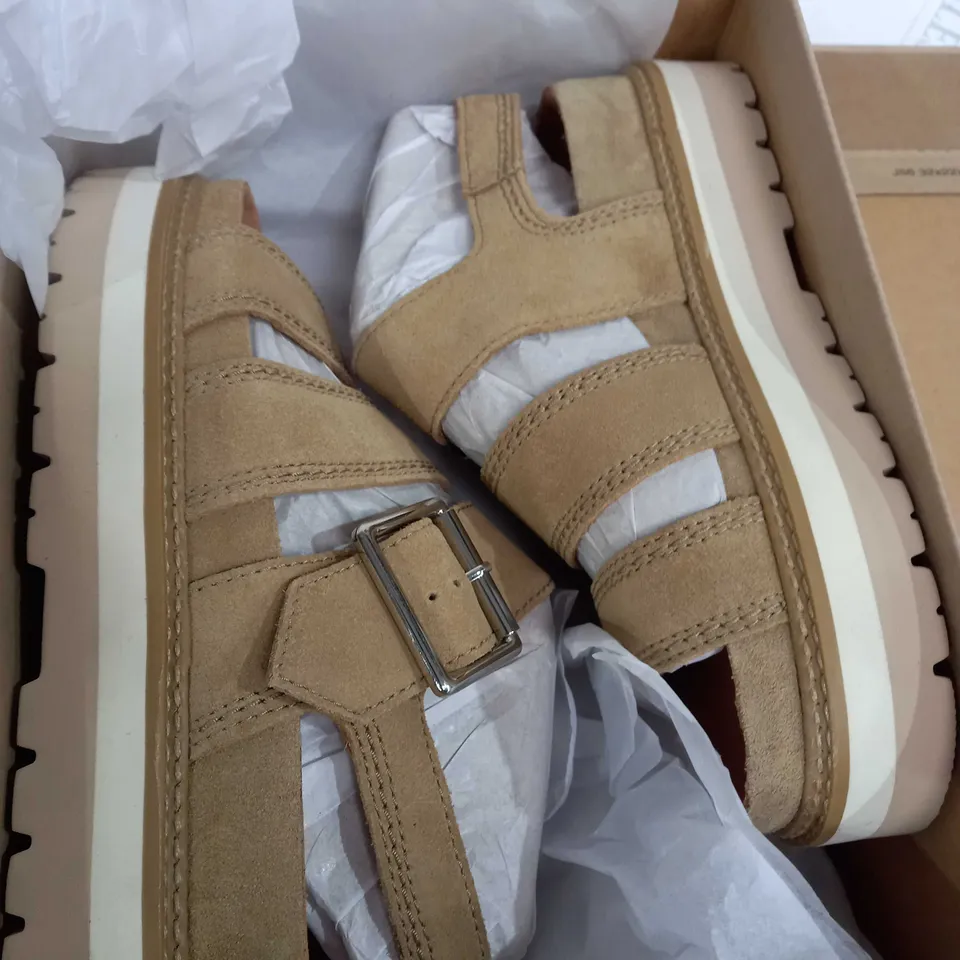 BOXED CLARKS ORIANNA OVER CHUNKY SUEDE SANDALS, DARK SAND - SIZE 5