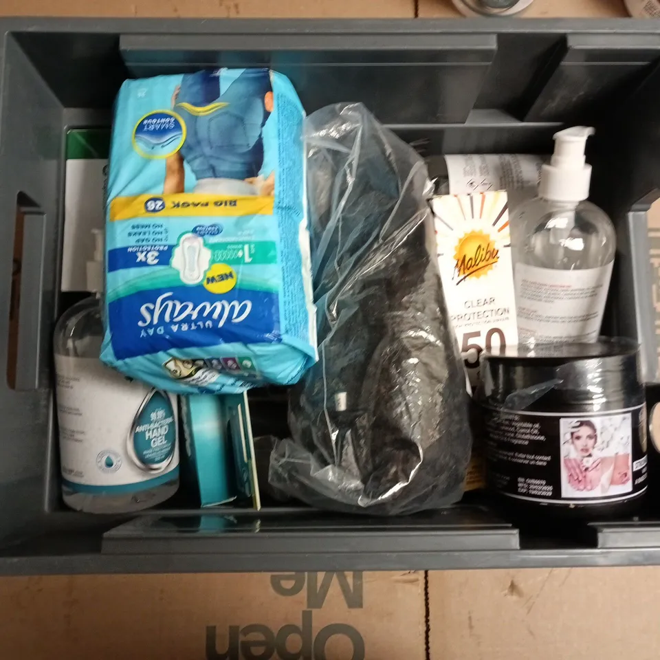 APPROXIMATELY 15 ASSORTED HEALTH & BEAUTY PRODUCTS TO INCLUDE E45 CREAM, L'OREAL PURPLE SHAMPOO, ANTI- BACTERIAL HAND GEL ETC 