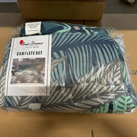 BAGGED AKINA GREEN COTTON BLEND 144 TC REVERSIBLE DUVET COVER SET - KING SIZE