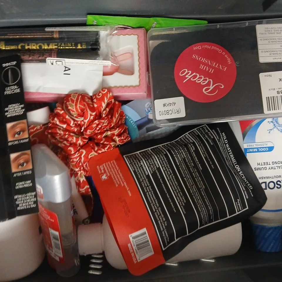 APPROXIMATELY 10 ASSORTED COSMETIC ITEMS INCLUDING VARIOUS MAKES AND BRANDS - COLLECTION ONLY