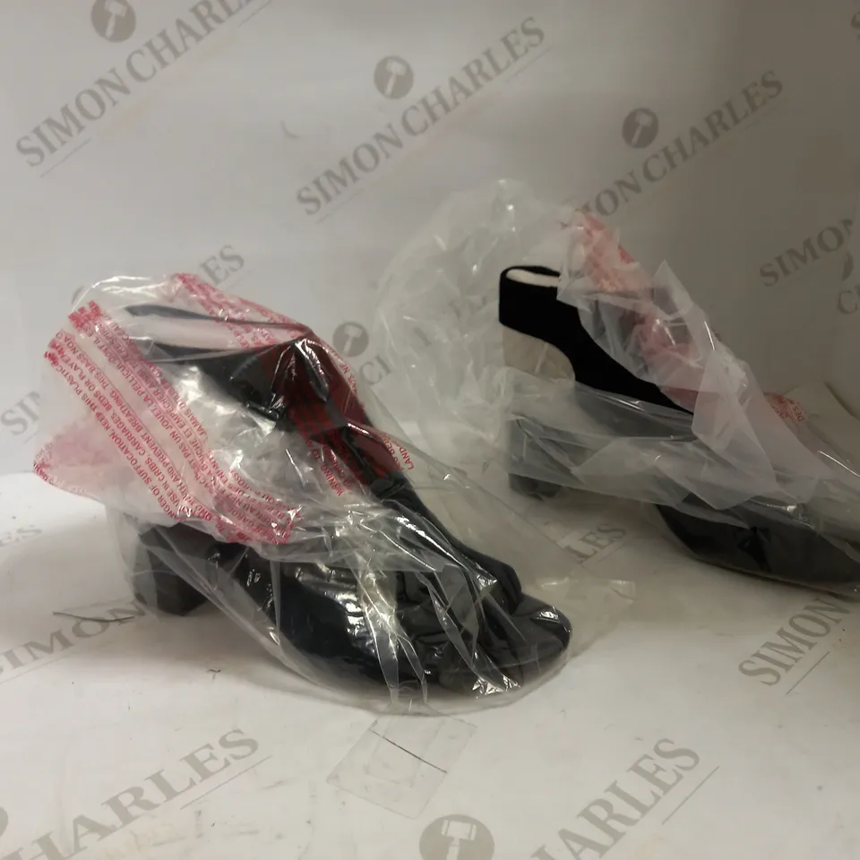 CLARKS DEVA BELL WOMENS SUEDE SANDALS - UK 3 BLACK 