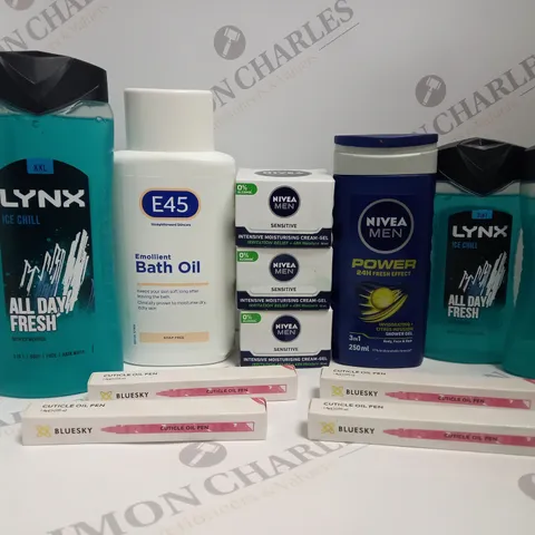 BOX OF APPROX 10 ASSORTED BEAUTY PRODUCTS TO INCLUDE NIVEA MEN MOISTURISING CREAM-GEL, LYNX ICE CHILL BODY WASH, E45 BATH OIL, ETC
