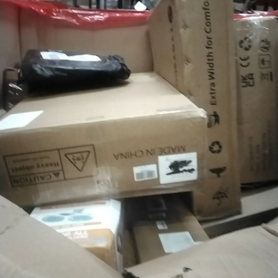 PALLET OF ASSORTED ITEMS INCLUDING - PORTABLE MONITOR, BAR STOOL