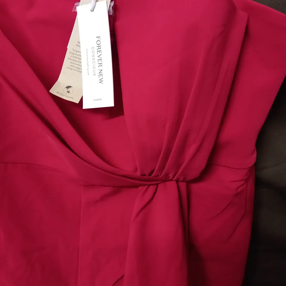 FOREVER NEW CURVE HANNAH CURVE STRAPLESS BOW JUMPSUIT IN RED - UK 20