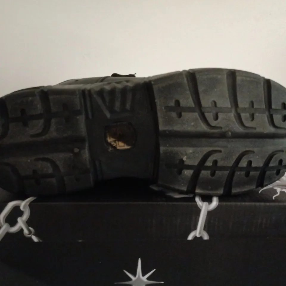 BOXED AIR OF KOI RIMO CORE CHUNKY BLACK TRAINERS – UK 6