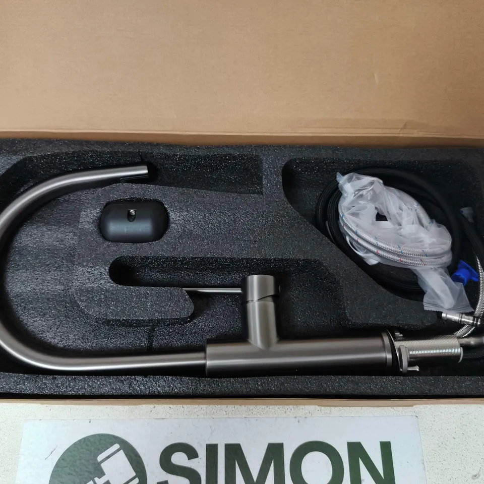 BOXED CONSILIO KITCHEN TAP