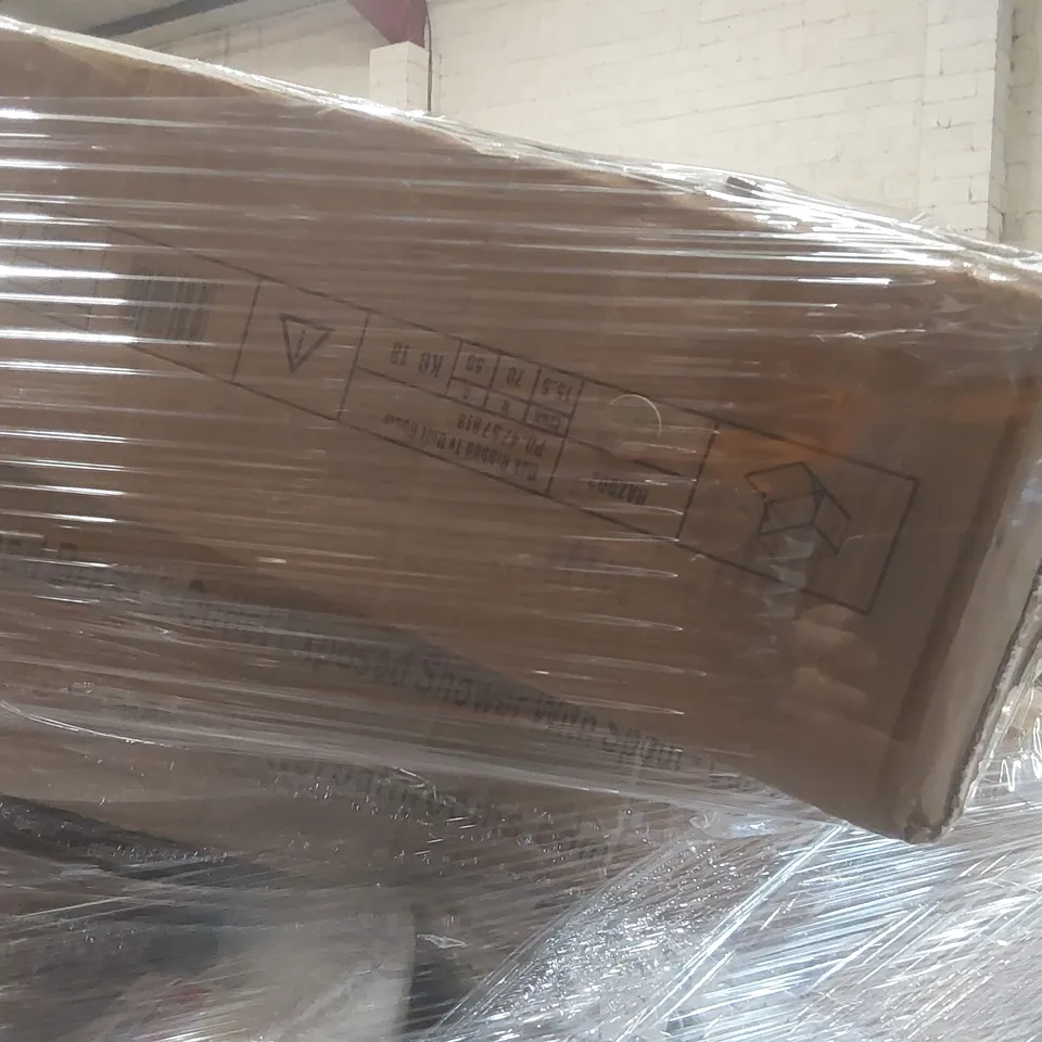 PALLET CONTAINING A VERY LARGE QUANTITY OF ASSORTED FURNITURE ITEMS INCLUDING: STOOL, SINK, CONSOLE TABLE, CHAIRS ECT
