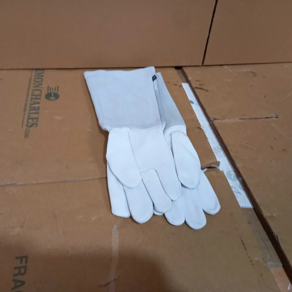 GARDENING GLOVES - MEDIUM
