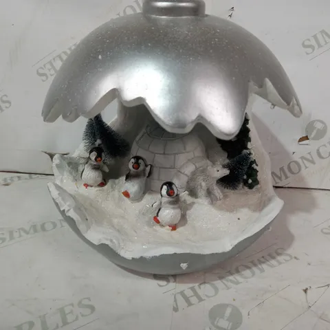 CHRISTMAS SCENE ORNAMENT